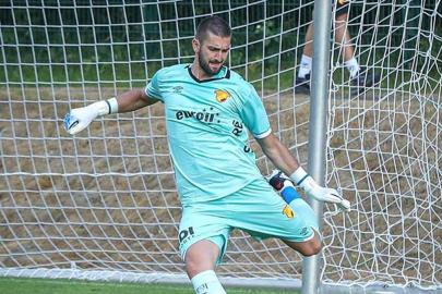 Göztepe'de kaleci Arda güven veriyor